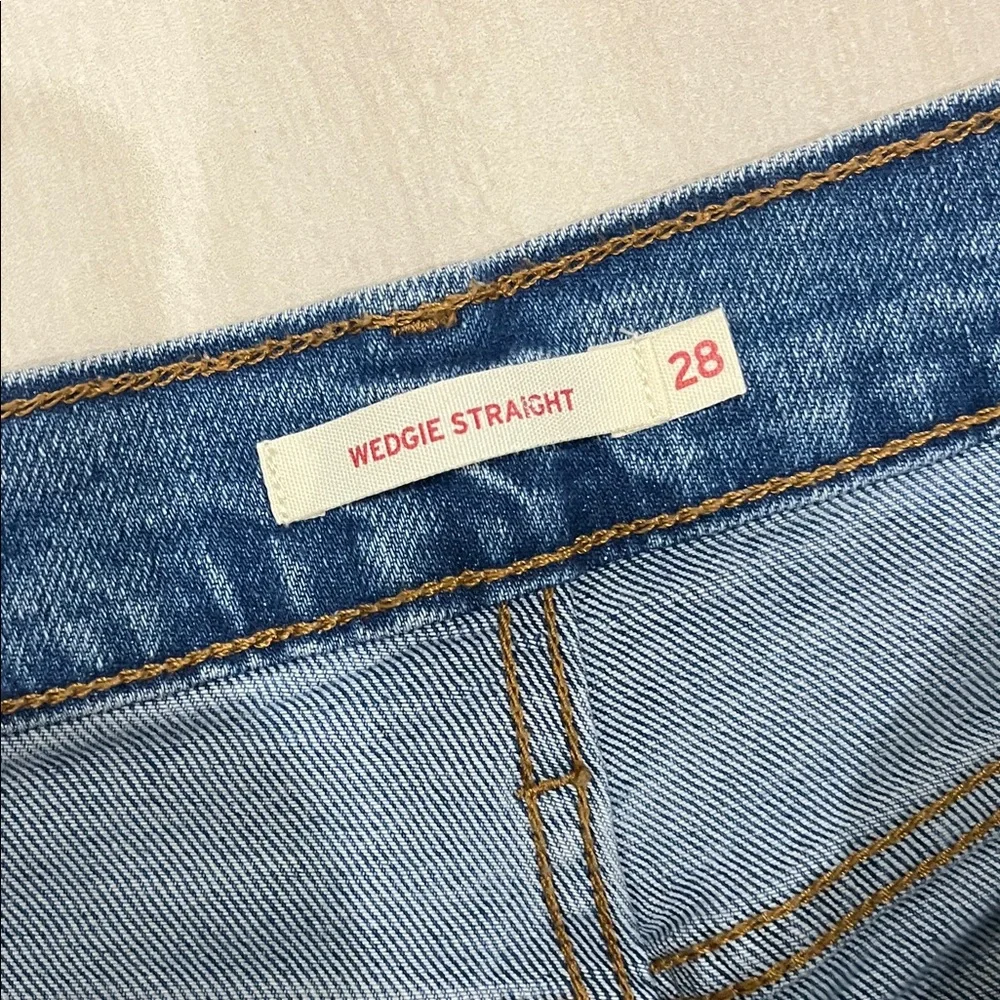 Viral Levi’s wedgie straight Jeans Sz 28 - Picture 2 of 6